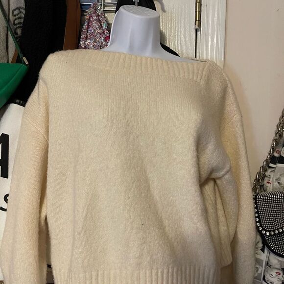 $2/15 Ivory longsleeve Sweater - Picture 4 of 5